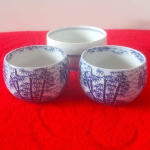 3 piece of Blue Vintage small bowls.